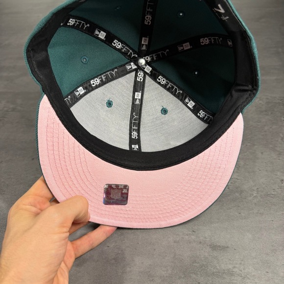 Hat Club Philadelphia Eagles New Era Fitted Cap‎ Green Pink Lips Kiss 7 1/8 RARE